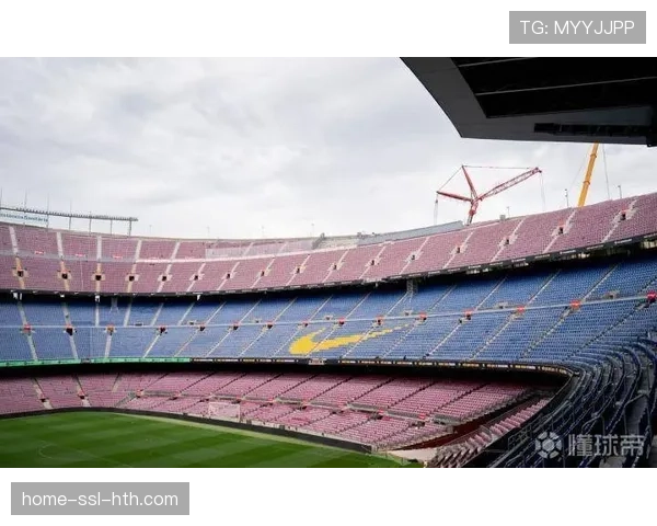 巴塞罗那俱乐部宣布，诺坎普改造工程南区看台提前三个月开放